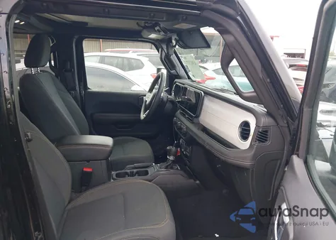 2025 Jeep Wrangler 4-Door Sahara 4X4 z USA, uszkodzony, nr VIN 1C4PJXEN0SW527318